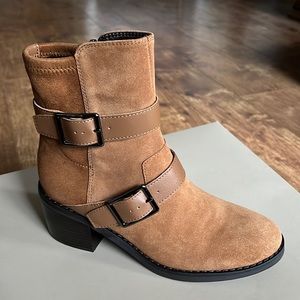 Donald Pliner Derby Suede Boot Size 5